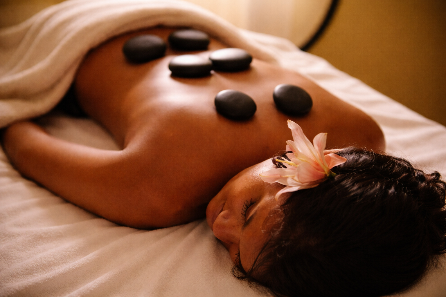 Hot Stone Massage (90 Minutes)