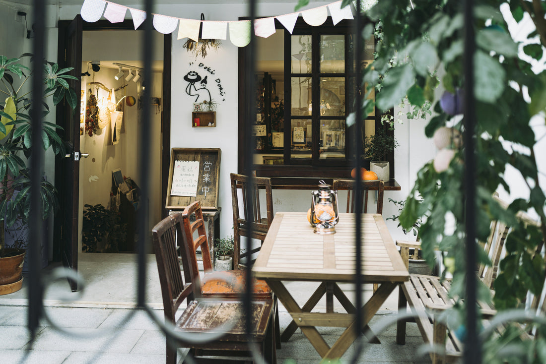 Charming Cafés
